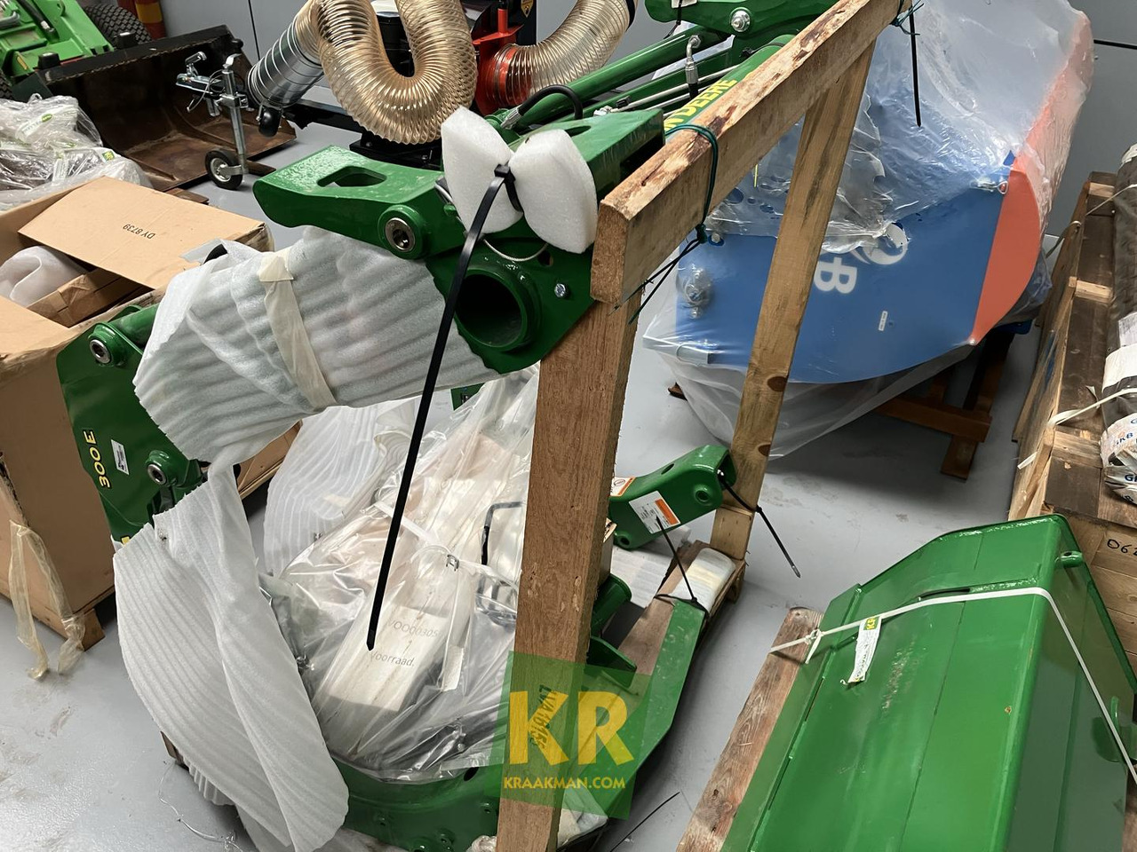 John Deere 300E - Преден утоварувач за трактор: слика 2 John Deere 300E - Преден утоварувач за трактор: слика 2