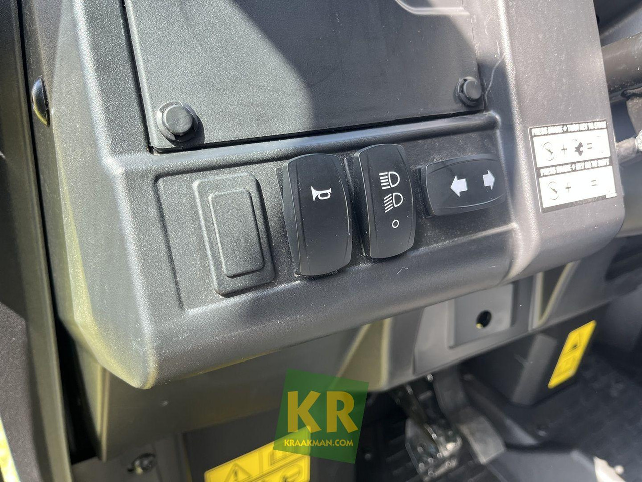 XUV875M John Deere - Сетеренско возило/ Квад: слика 3 XUV875M John Deere - Сетеренско возило/ Квад: слика 3