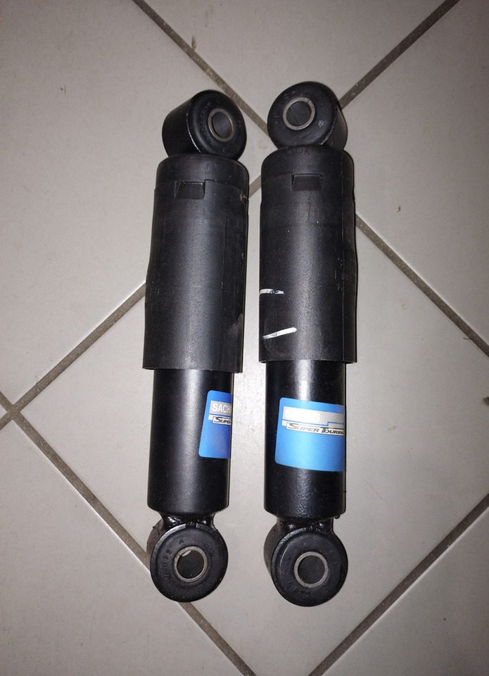 AMORTYZATOR KABINY 106323 SACHS 6733170203 6733170303 MERCEDES 814 817 1114 1117 1314 LK/LN2 - Суспензија на кабината: слика 1 AMORTYZATOR KABINY 106323 SACHS 6733170203 6733170303 MERCEDES 814 817 1114 1117 1314 LK/LN2 - Суспензија на кабината: слика 1