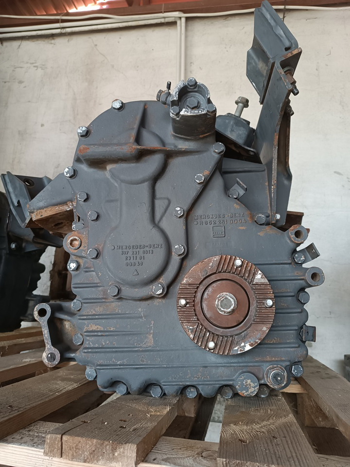 MERCEDES-BENZ SKRZYNIA ROZDZIELCZA REDUKTOR ATEGO 4x4 VG900 1328 1325 1329 - Трансмисија: слика 2 MERCEDES-BENZ SKRZYNIA ROZDZIELCZA REDUKTOR ATEGO 4x4 VG900 1328 1325 1329 - Трансмисија: слика 2