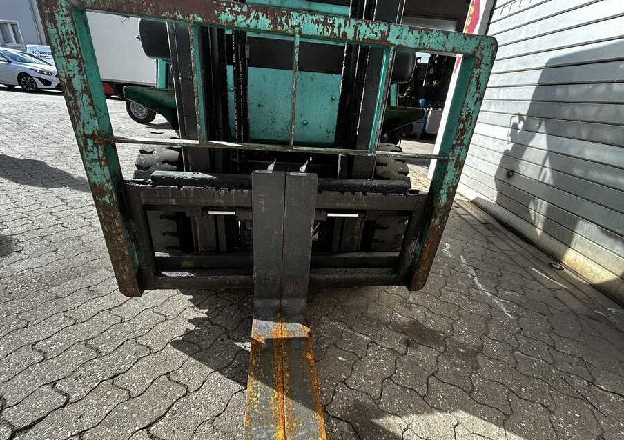 Yang FD25.33 - Дизел вилушкар: слика 2 Yang FD25.33 - Дизел вилушкар: слика 2