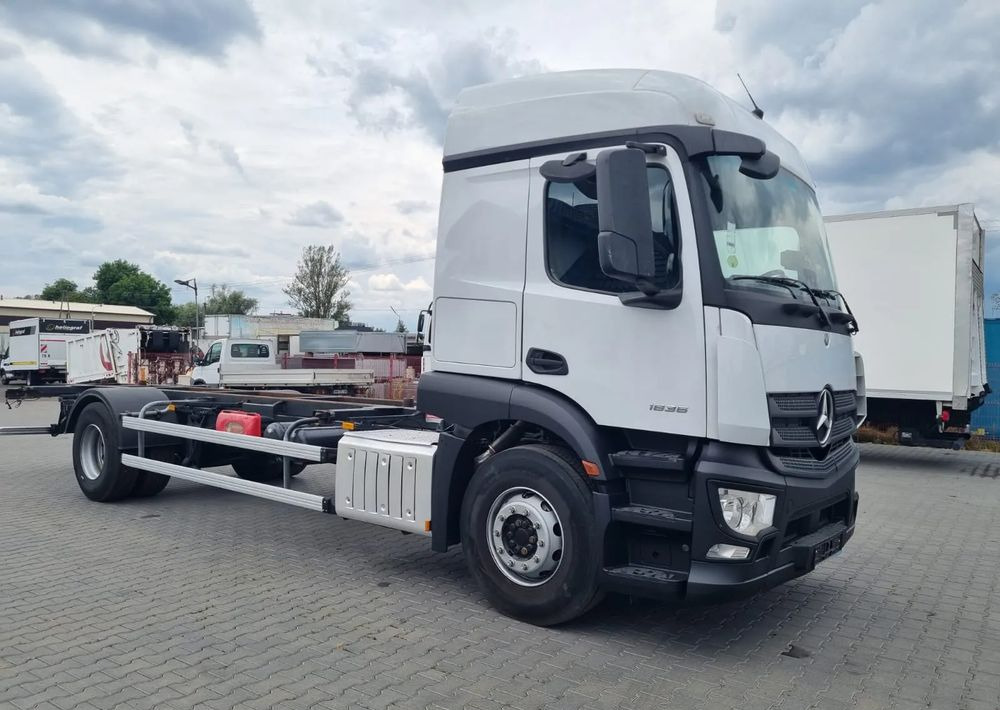 Mercedes-Benz Actros 1836 - Камион со церада: слика 2 Mercedes-Benz Actros 1836 - Камион со церада: слика 2
