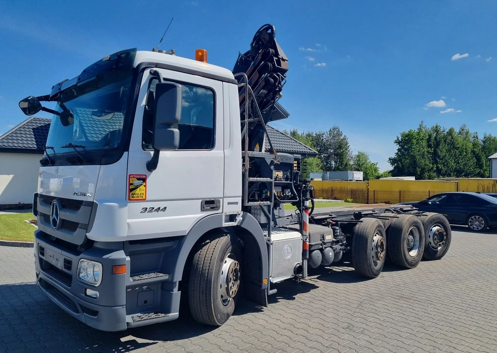 Mercedes-Benz Actros 3244 - Камион со кабинска шасија: слика 1 Mercedes-Benz Actros 3244 - Камион со кабинска шасија: слика 1