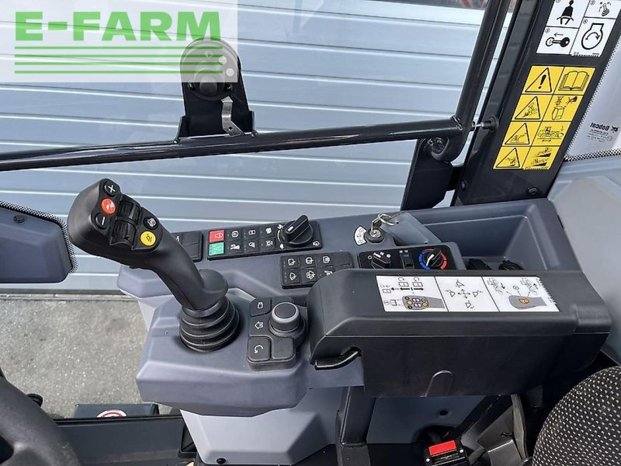 Натоварувач на тркала Bobcat l85e: слика 13