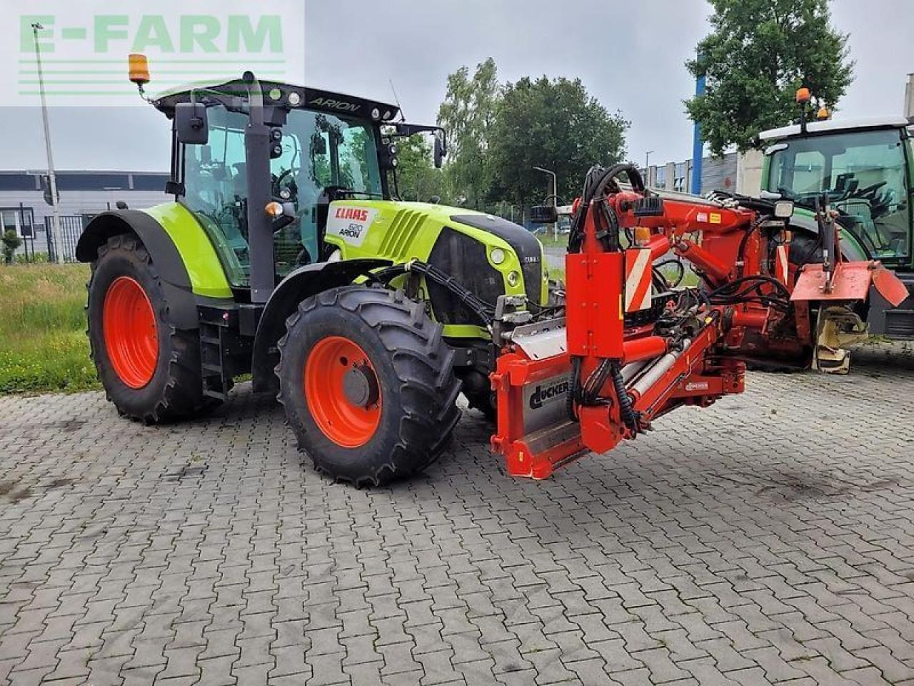 CLAAS arion 620 mit dücker dua 800 ausleger und 2 werkzeugen - Трактор: слика 1 CLAAS arion 620 mit dücker dua 800 ausleger und 2 werkzeugen - Трактор: слика 1