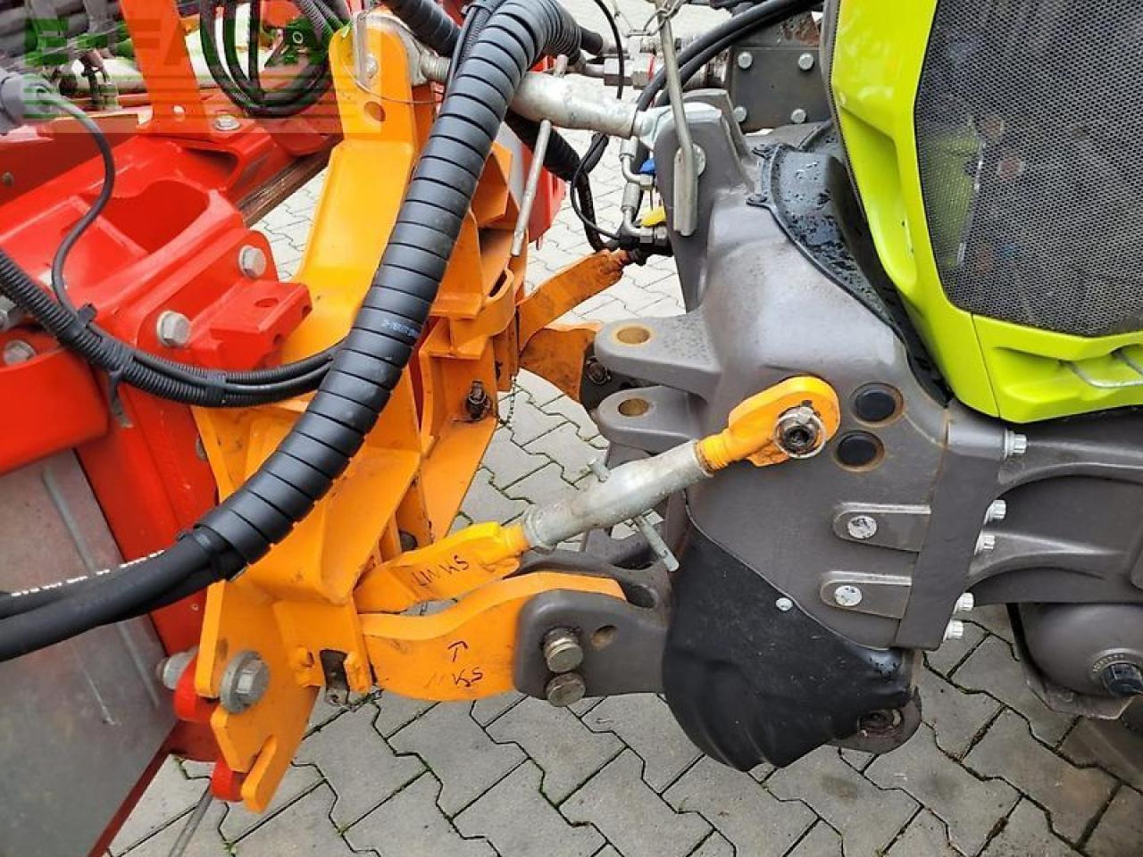 CLAAS arion 620 mit dücker dua 800 ausleger und 2 werkzeugen - Трактор: слика 5 CLAAS arion 620 mit dücker dua 800 ausleger und 2 werkzeugen - Трактор: слика 5