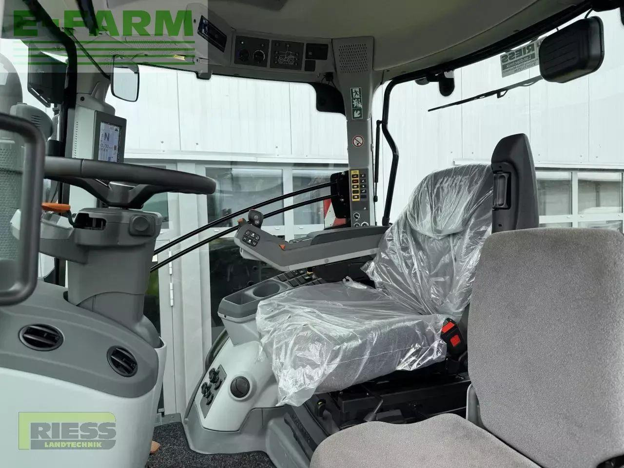 CLAAS axion 800 cis+ hexashift HEXASHIFT CIS+ - Трактор: слика 4 CLAAS axion 800 cis+ hexashift HEXASHIFT CIS+ - Трактор: слика 4