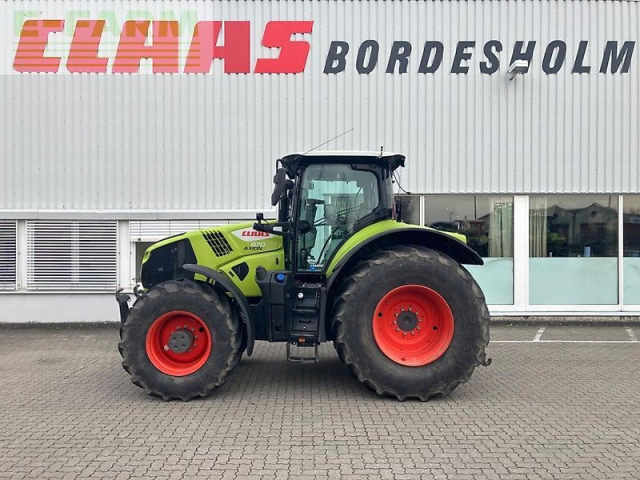 CLAAS axion 870 cmatic CMATIC - Трактор: слика 1 CLAAS axion 870 cmatic CMATIC - Трактор: слика 1