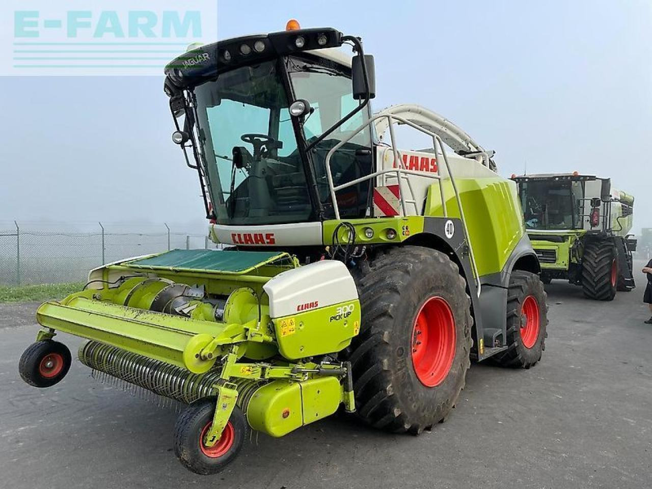 CLAAS jaguar 950 497 allrad mit pick-up - Комбајн за сточна храна: слика 2 CLAAS jaguar 950 497 allrad mit pick-up - Комбајн за сточна храна: слика 2