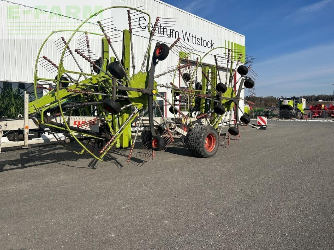 CLAAS liner 4000 - Превртувач и гребло: слика 1 CLAAS liner 4000 - Превртувач и гребло: слика 1