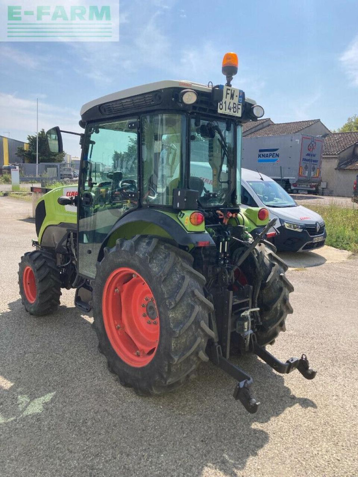 CLAAS nexos 230 ve cabine 4rm t4i VE - Трактор: слика 4 CLAAS nexos 230 ve cabine 4rm t4i VE - Трактор: слика 4