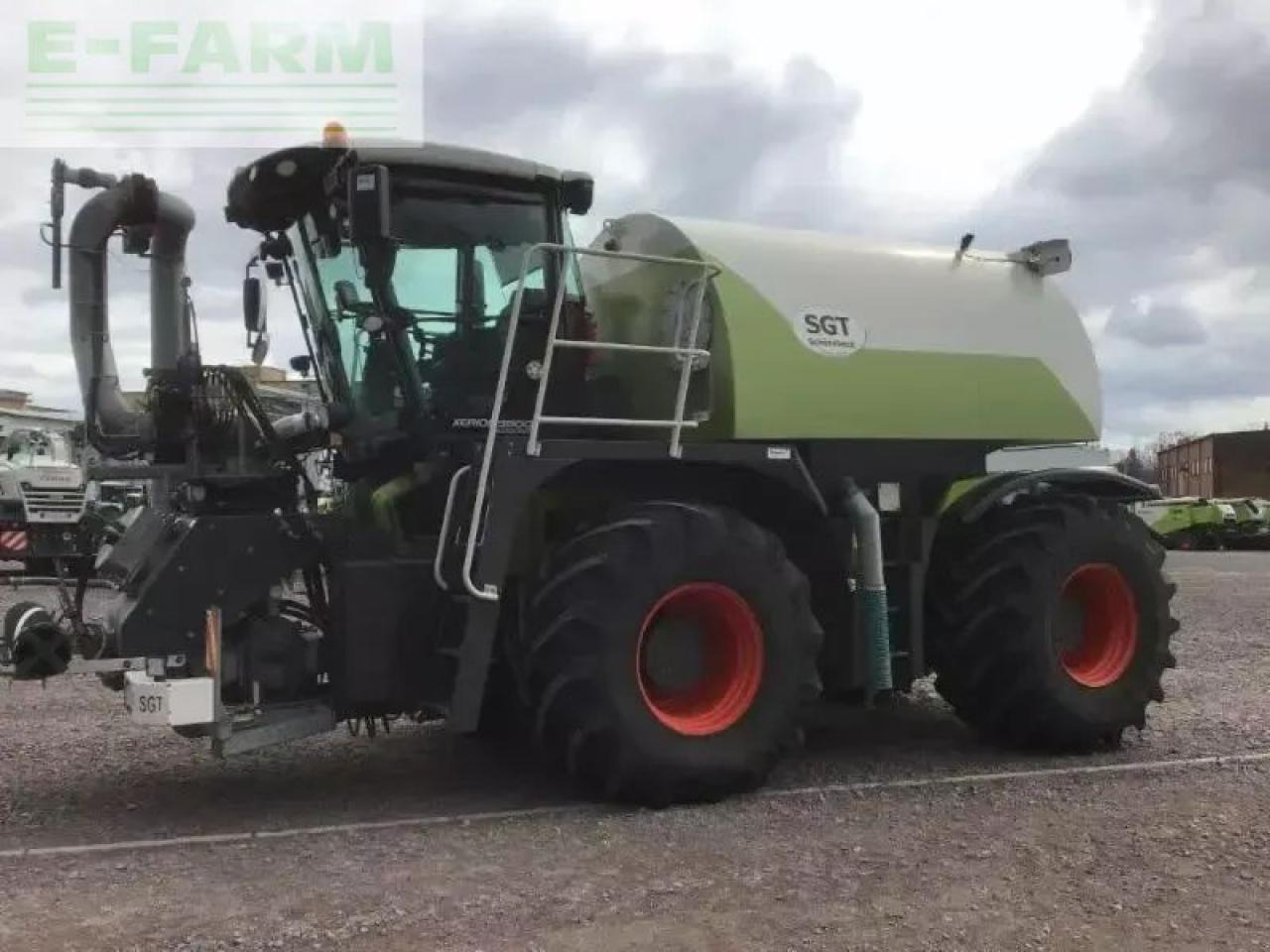 CLAAS xerion 3800 saddle trac SADDLE TRAC - Трактор: слика 1 CLAAS xerion 3800 saddle trac SADDLE TRAC - Трактор: слика 1