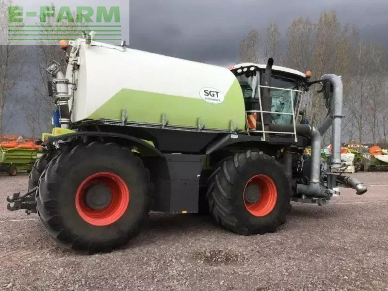 CLAAS xerion 3800 saddle trac SADDLE TRAC - Трактор: слика 4 CLAAS xerion 3800 saddle trac SADDLE TRAC - Трактор: слика 4