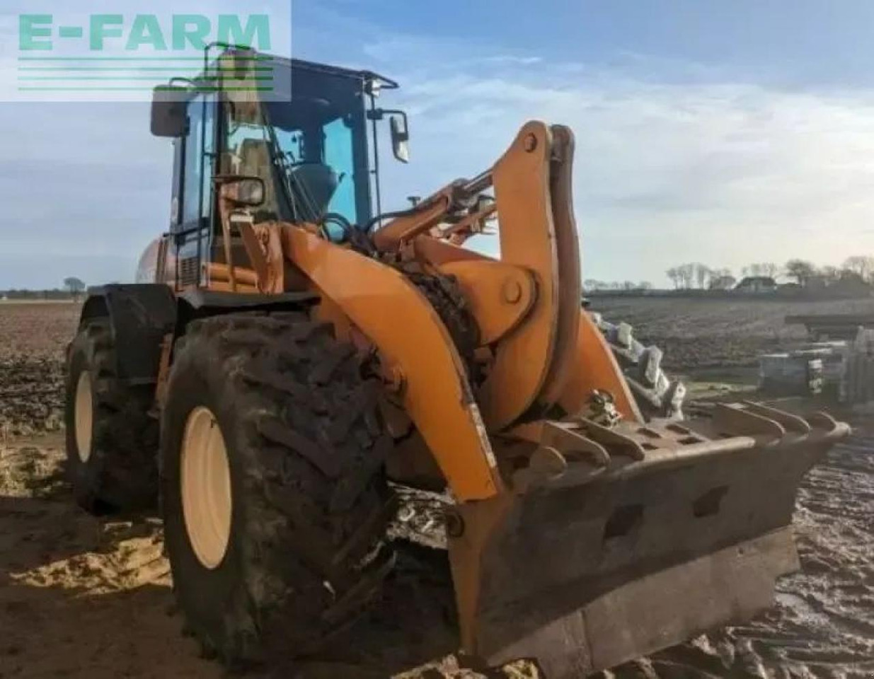 Case-IH 621d - Мини багер: слика 1 Case-IH 621d - Мини багер: слика 1