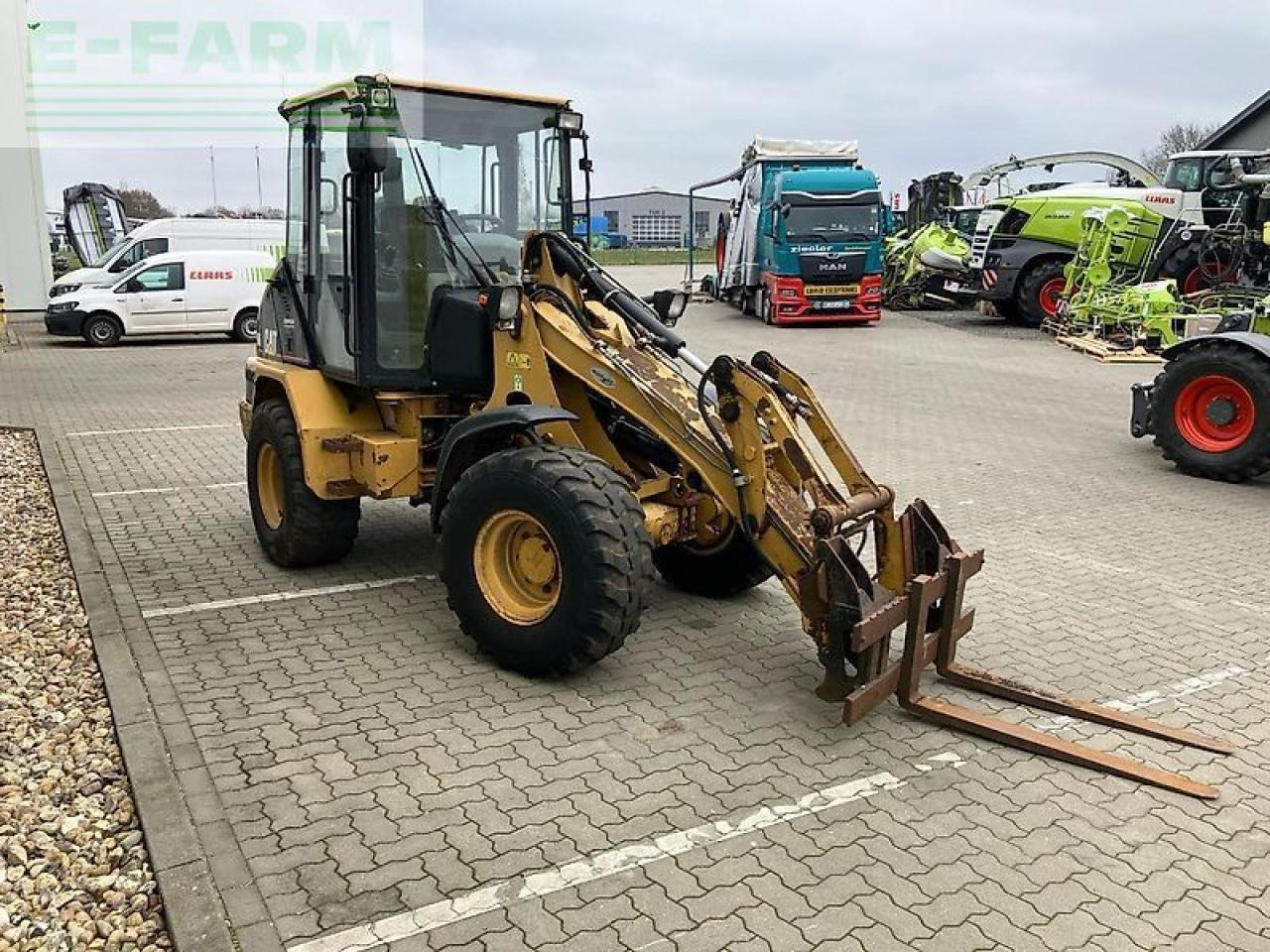 Caterpillar 906 - Мини багер: слика 4 Caterpillar 906 - Мини багер: слика 4