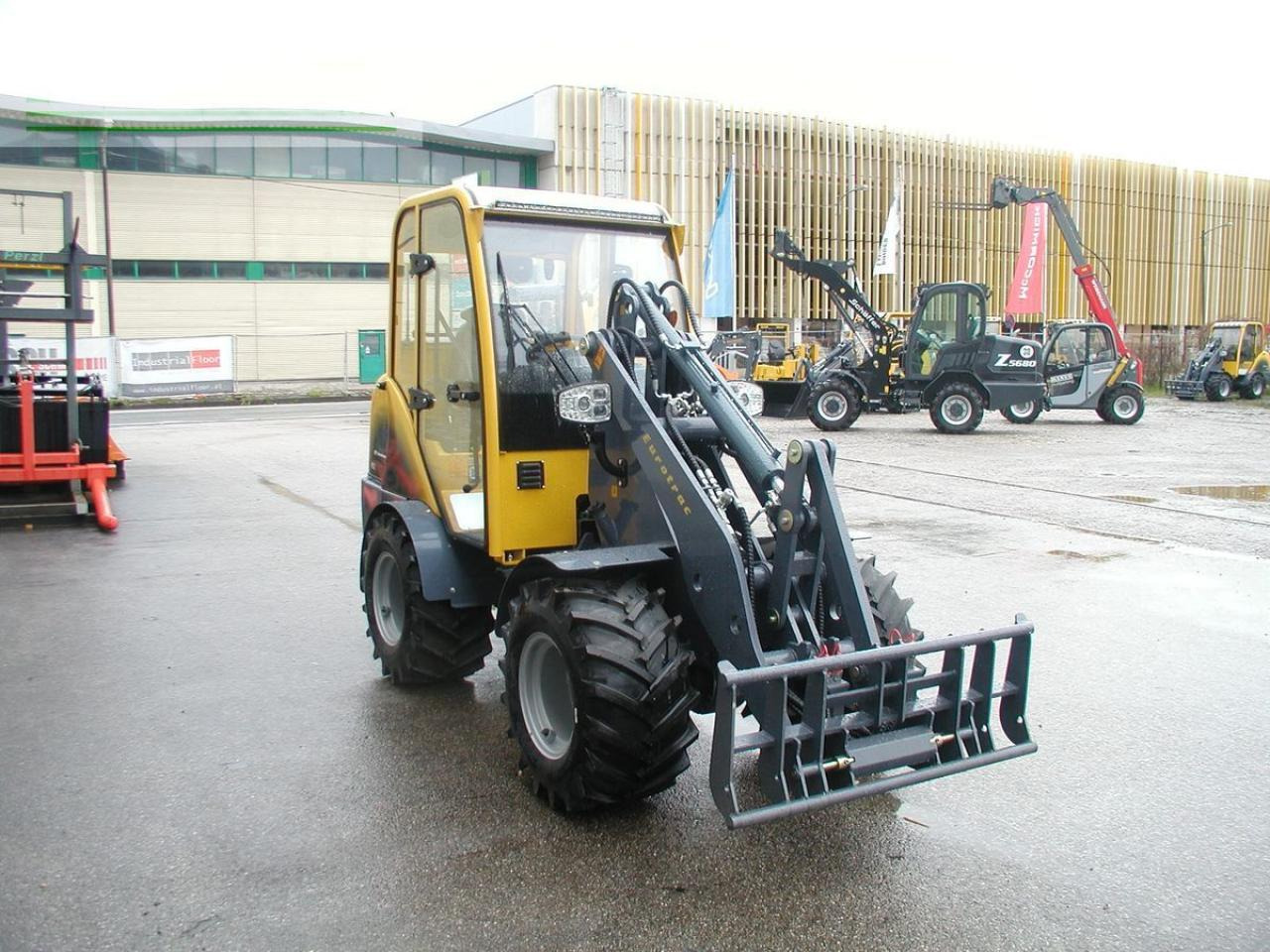 Eurotrac 820 / w12-cs2 - Мини багер: слика 4 Eurotrac 820 / w12-cs2 - Мини багер: слика 4