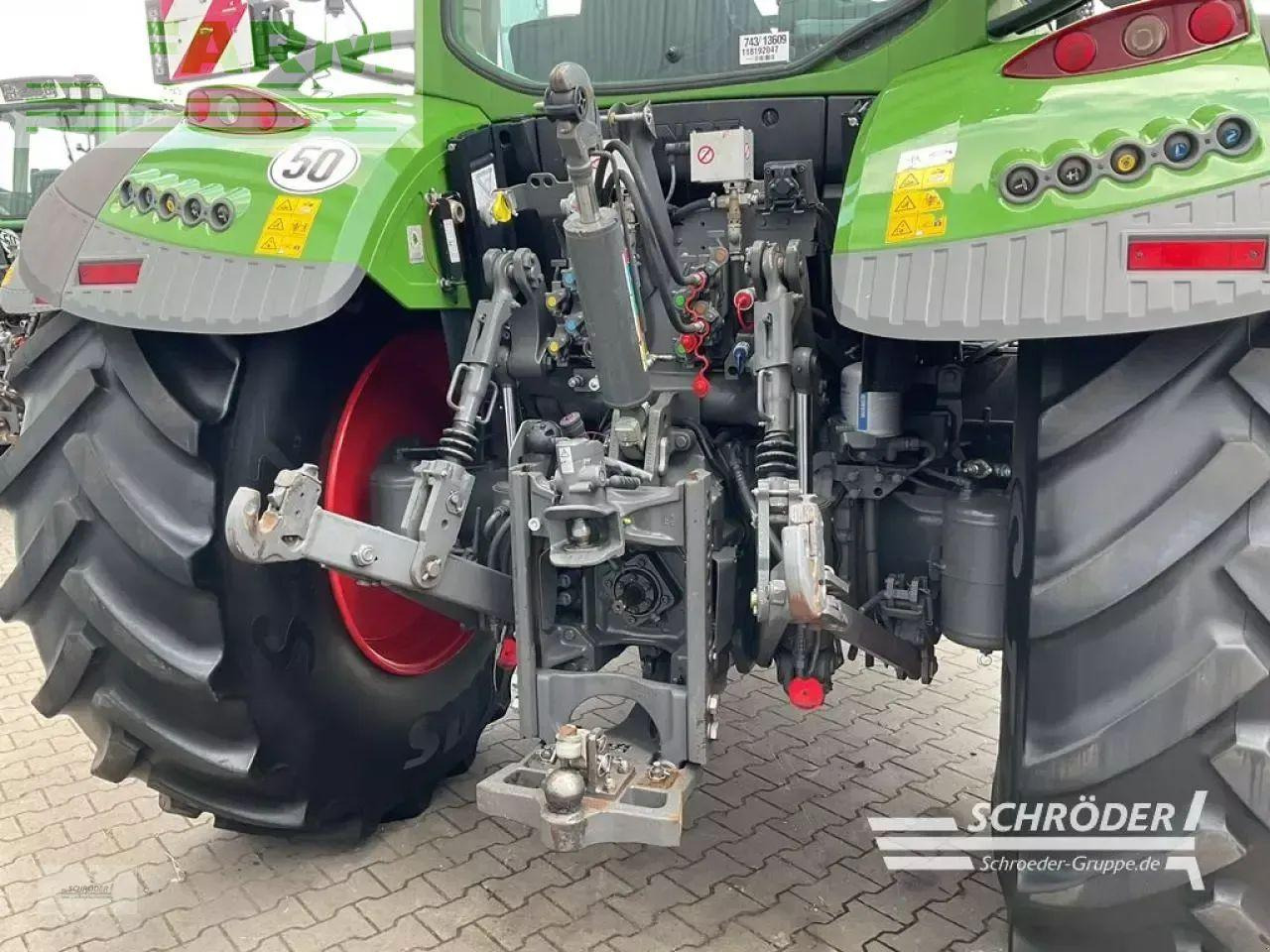 Fendt 724 vario s4 profi plus ProfiPlus - Трактор: слика 4 Fendt 724 vario s4 profi plus ProfiPlus - Трактор: слика 4