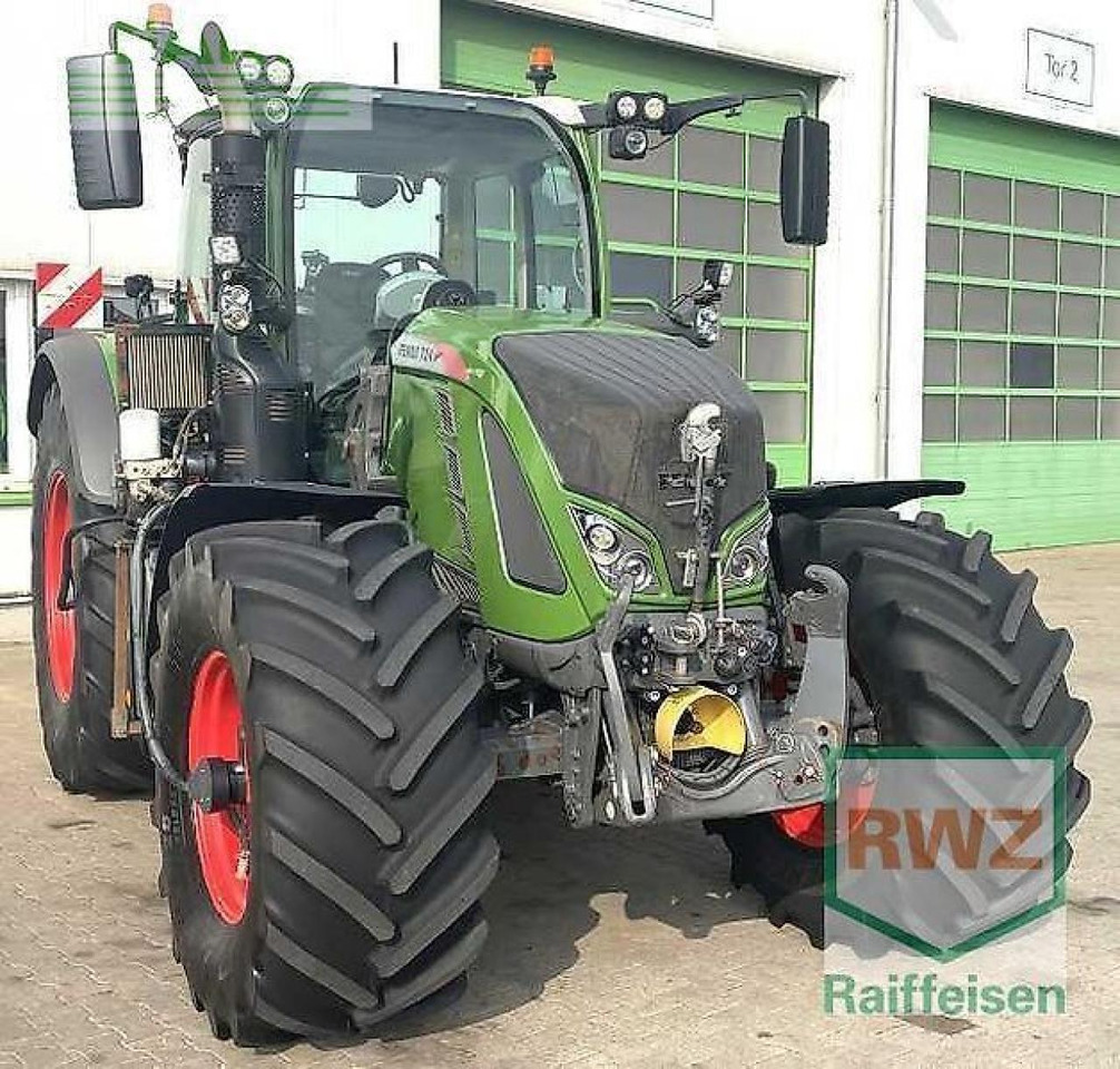 Fendt 724 vario s4 profi plus ProfiPlus - Трактор: слика 2 Fendt 724 vario s4 profi plus ProfiPlus - Трактор: слика 2