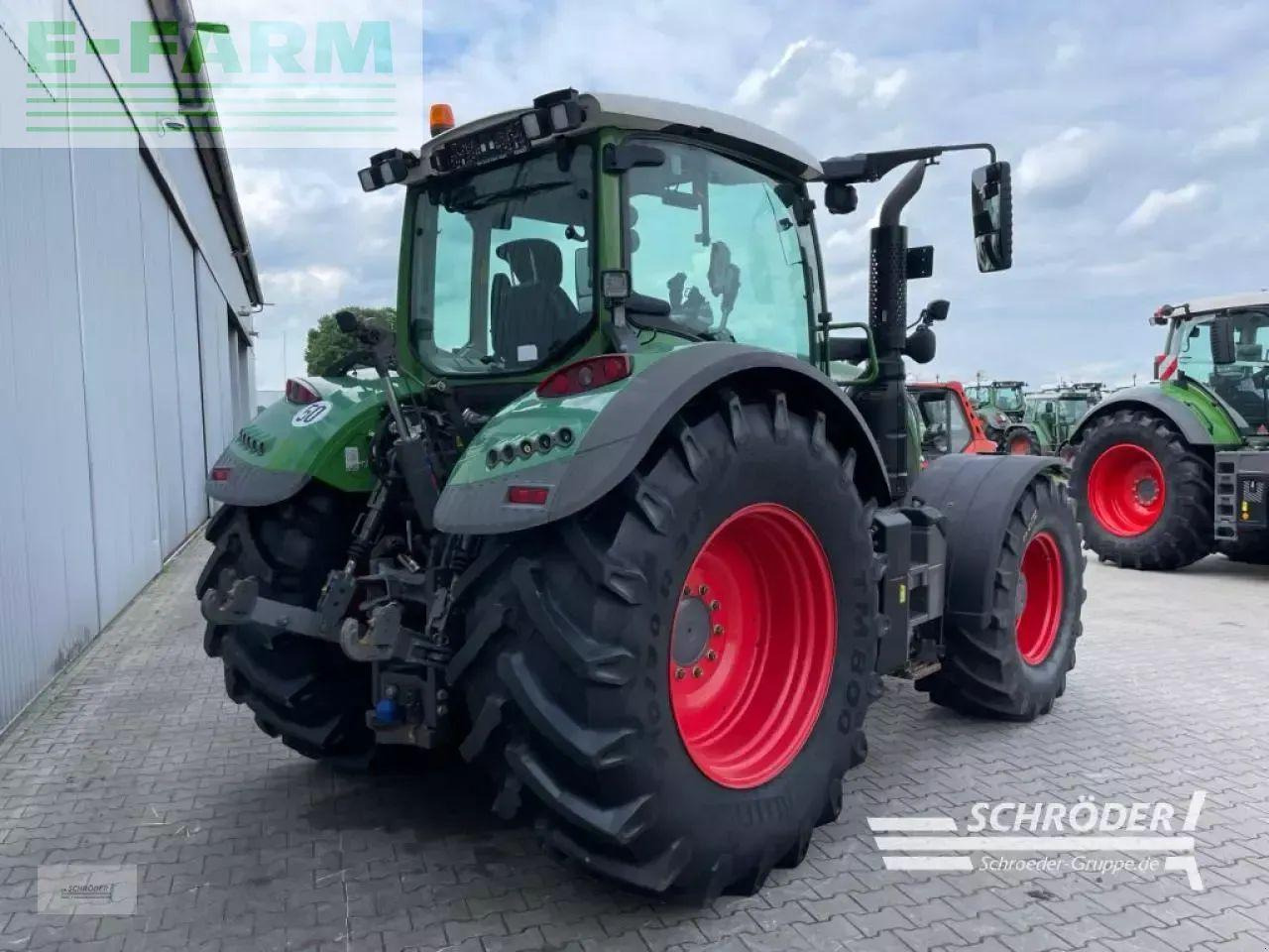 Fendt 724 vario s4 profi plus ProfiPlus - Трактор: слика 3 Fendt 724 vario s4 profi plus ProfiPlus - Трактор: слика 3