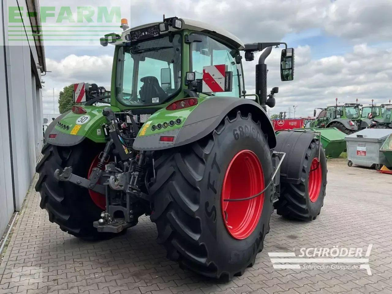 Fendt 724 vario s4 profi plus ProfiPlus - Трактор: слика 3 Fendt 724 vario s4 profi plus ProfiPlus - Трактор: слика 3