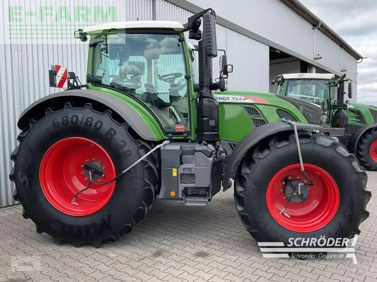 Fendt 724 vario s4 profi plus ProfiPlus - Трактор: слика 2 Fendt 724 vario s4 profi plus ProfiPlus - Трактор: слика 2