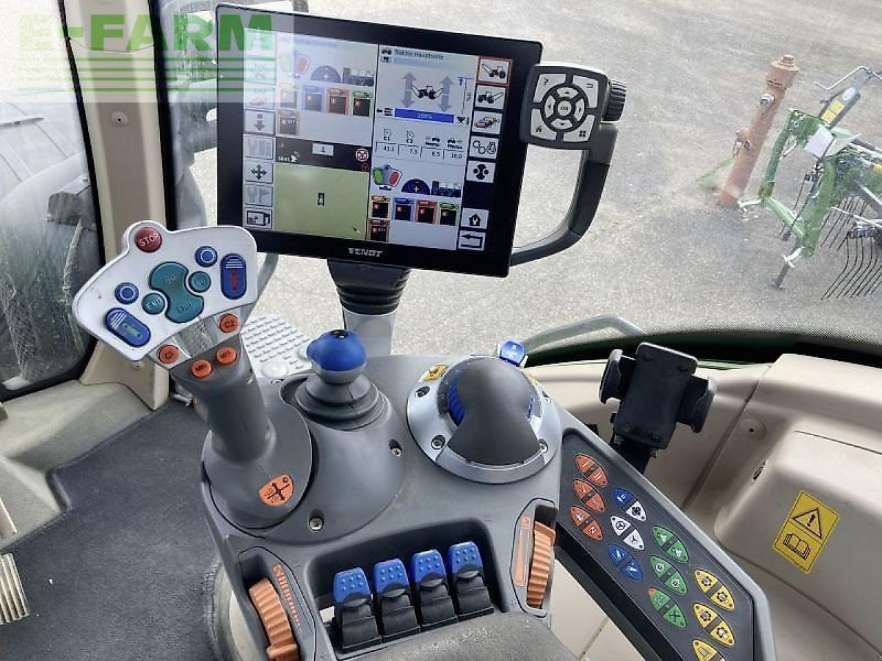 Трактор Fendt 824 vario s4 profi plus ProfiPlus: слика 15