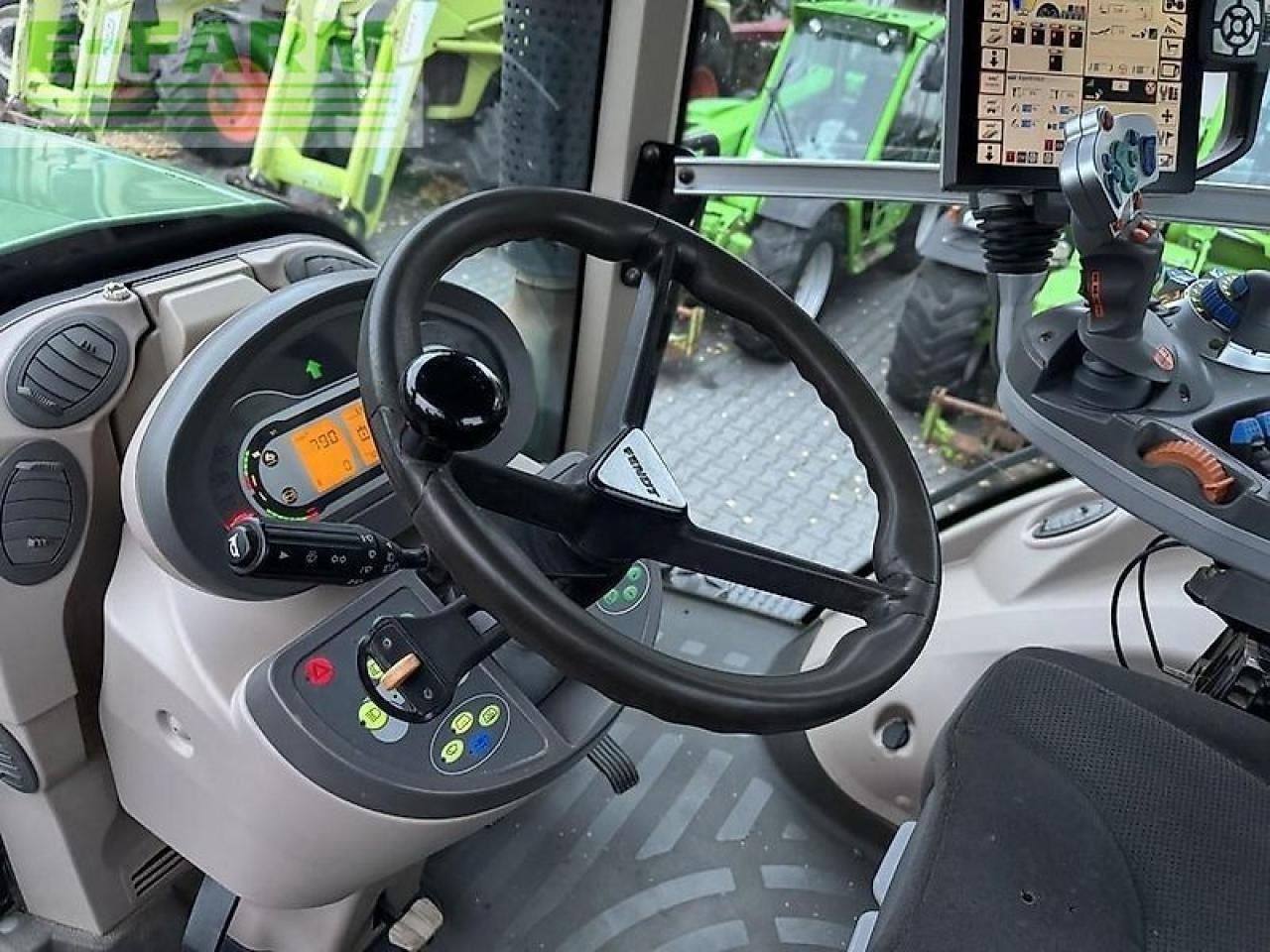 Трактор Fendt 828 vario profi+ plus / gps navi rtk trimble / tms ProfiPlus: слика 13 Трактор Fendt 828 vario profi+ plus / gps navi rtk trimble / tms ProfiPlus: слика 13