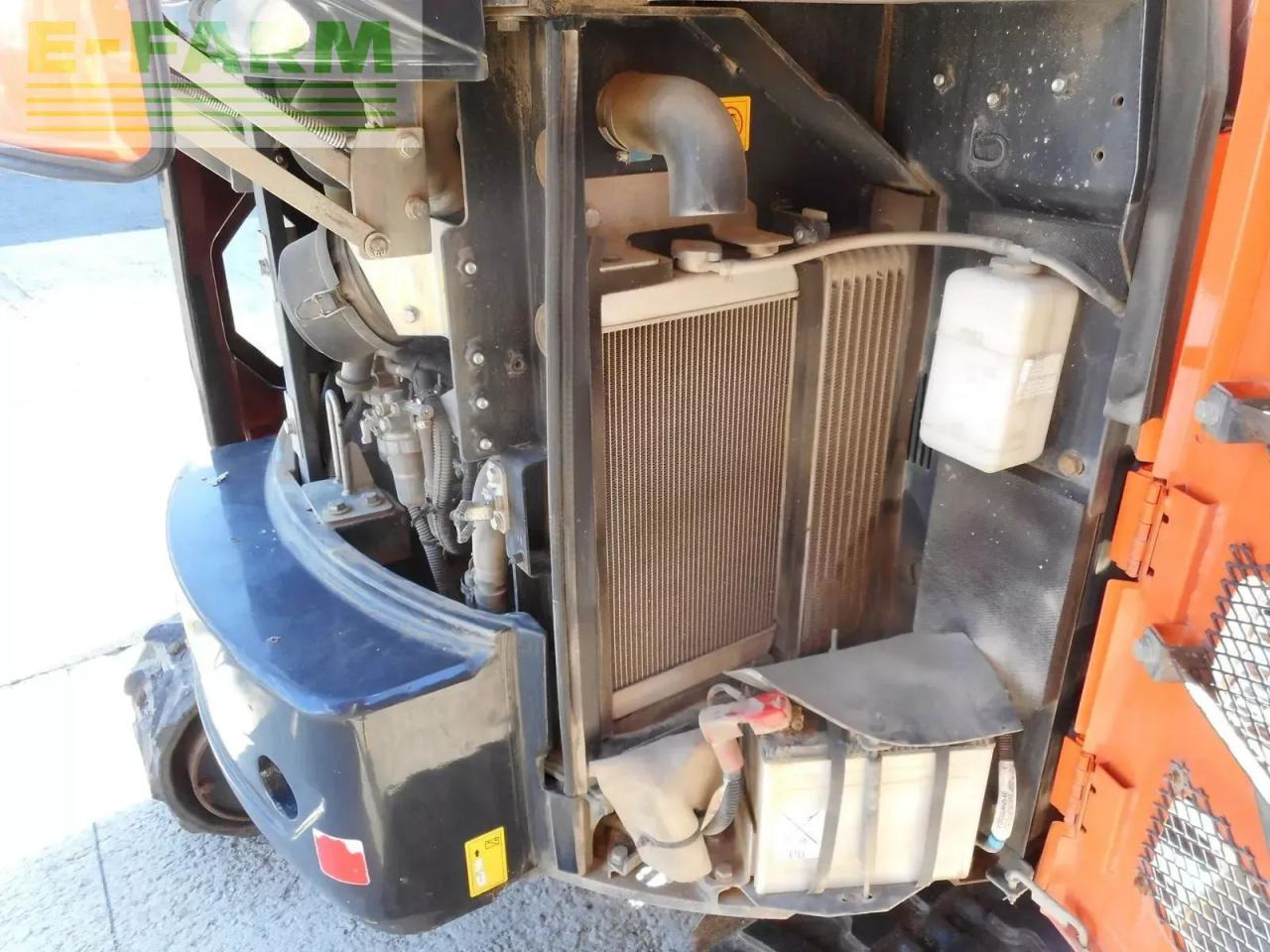 Мини багер Hitachi zx26u-6 ( 2.740kg ) powertilt: слика 18 Мини багер Hitachi zx26u-6 ( 2.740kg ) powertilt: слика 18