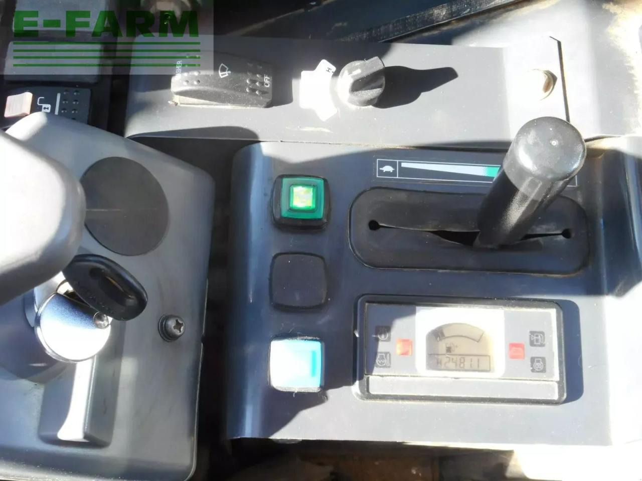 Мини багер Hitachi zx26u-6 ( 2.740kg ) powertilt: слика 8 Мини багер Hitachi zx26u-6 ( 2.740kg ) powertilt: слика 8