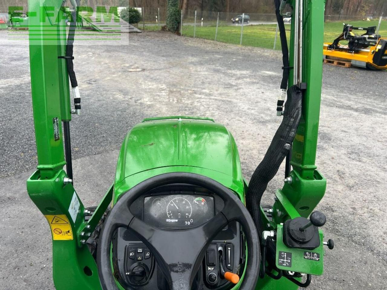 Трактор John Deere 3025e: слика 7 Трактор John Deere 3025e: слика 7