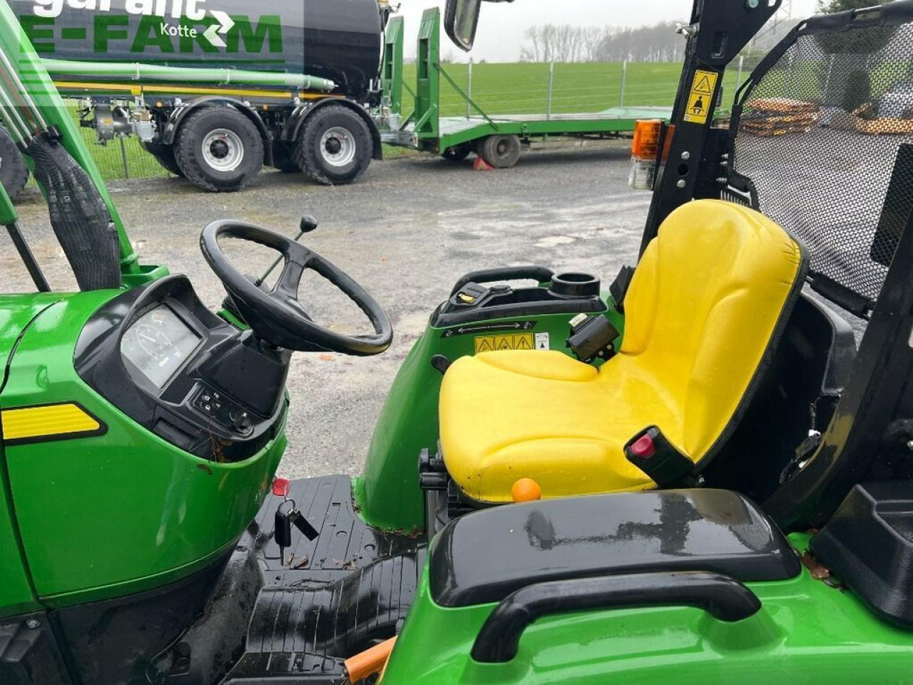 Трактор John Deere 3025e: слика 6 Трактор John Deere 3025e: слика 6