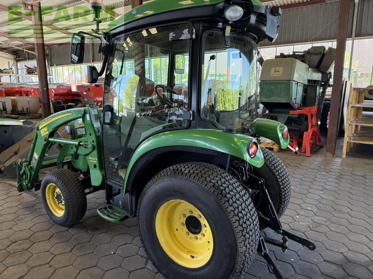 John Deere 3320 - Трактор: слика 5 John Deere 3320 - Трактор: слика 5