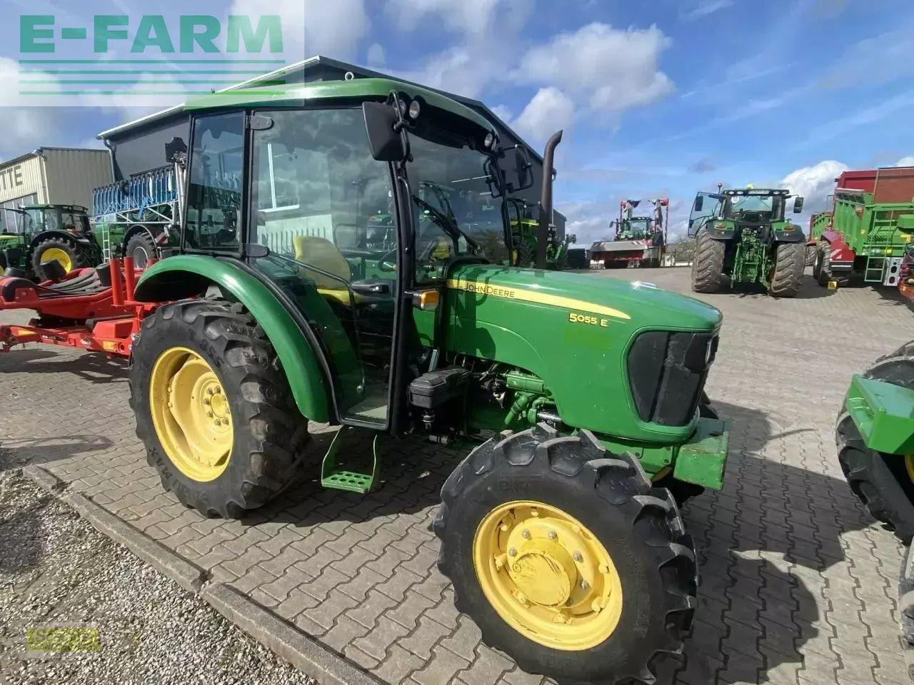 John Deere 5055e - Трактор: слика 1 John Deere 5055e - Трактор: слика 1