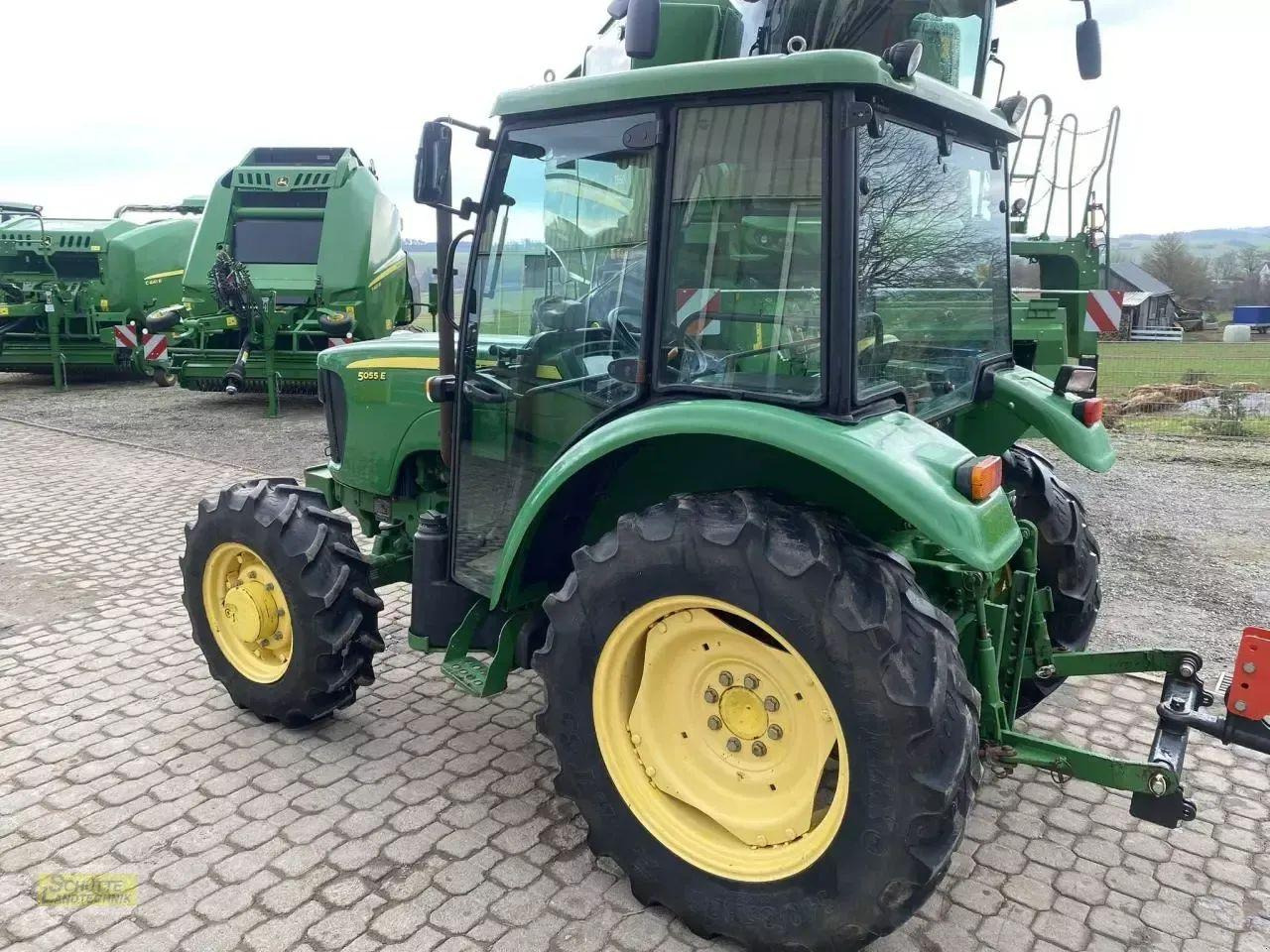 John Deere 5055e - Трактор: слика 5 John Deere 5055e - Трактор: слика 5