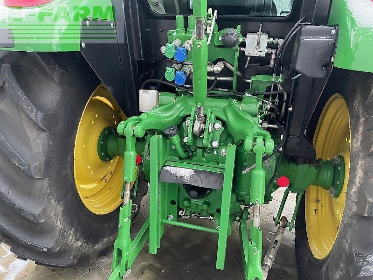 John Deere 5075 m - Трактор: слика 4 John Deere 5075 m - Трактор: слика 4
