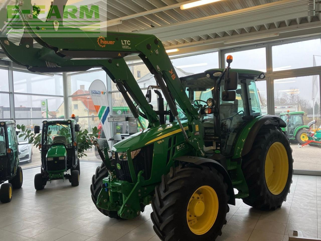 John Deere 5115R - Трактор: слика 2 John Deere 5115R - Трактор: слика 2