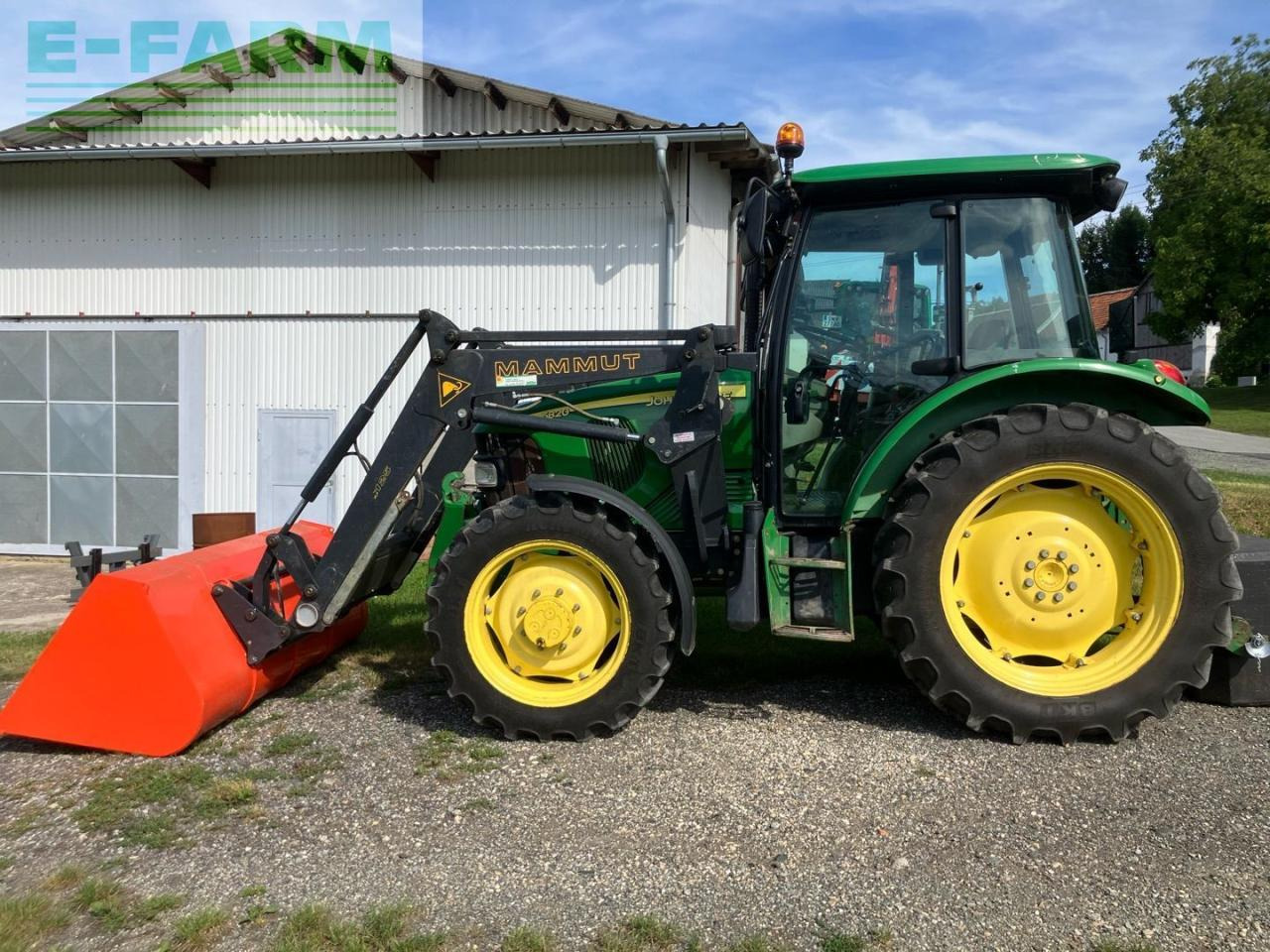 John Deere 5820 - Трактор: слика 2 John Deere 5820 - Трактор: слика 2
