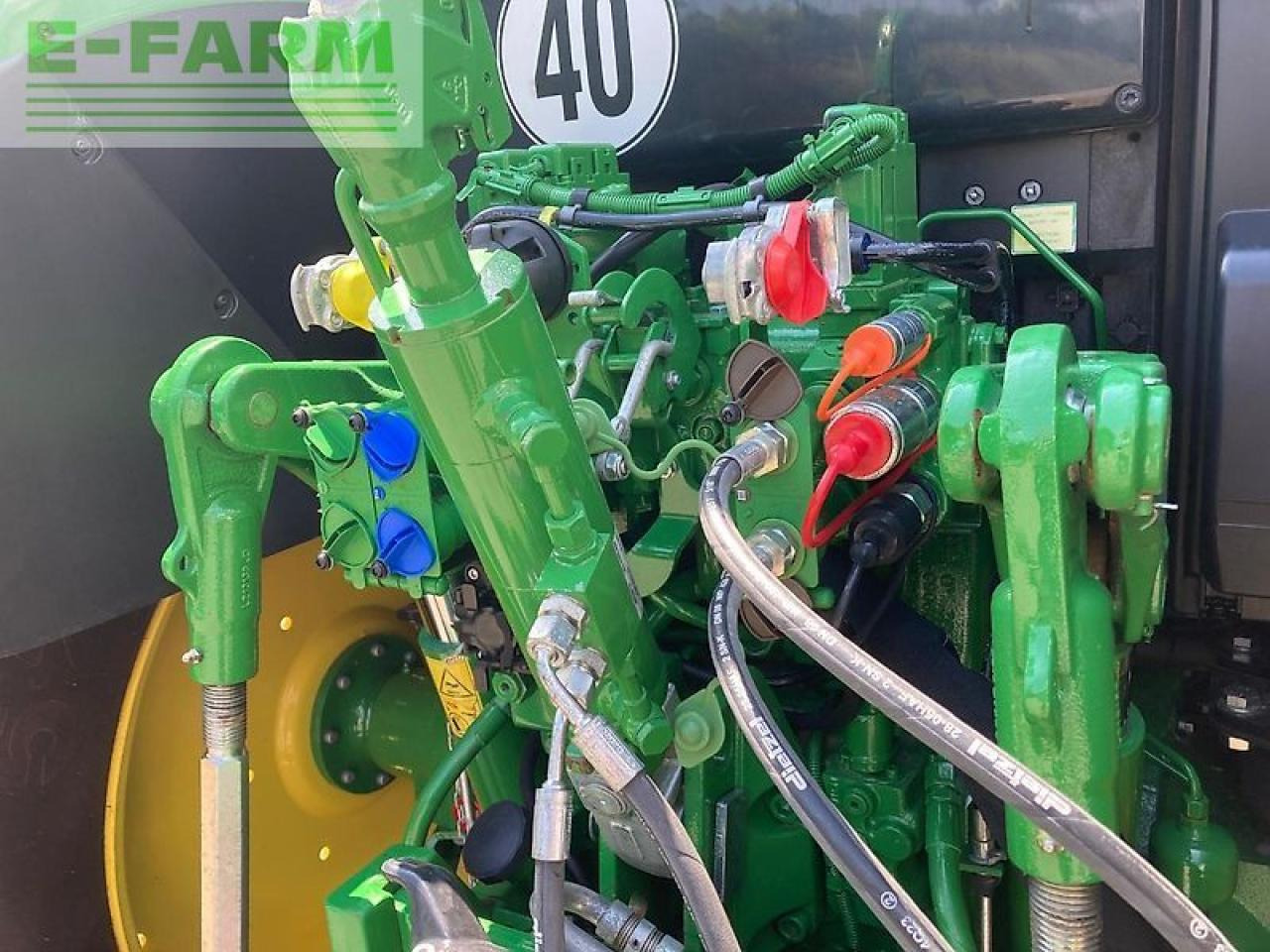 Трактор John Deere 6100m: слика 10