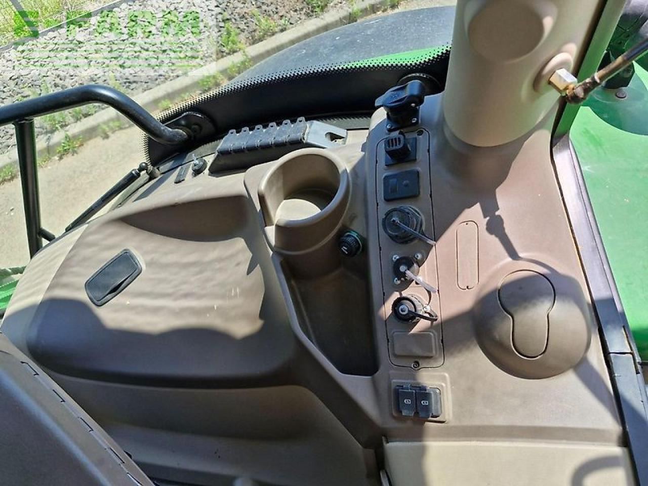 Трактор John Deere 6110r: слика 14 Трактор John Deere 6110r: слика 14
