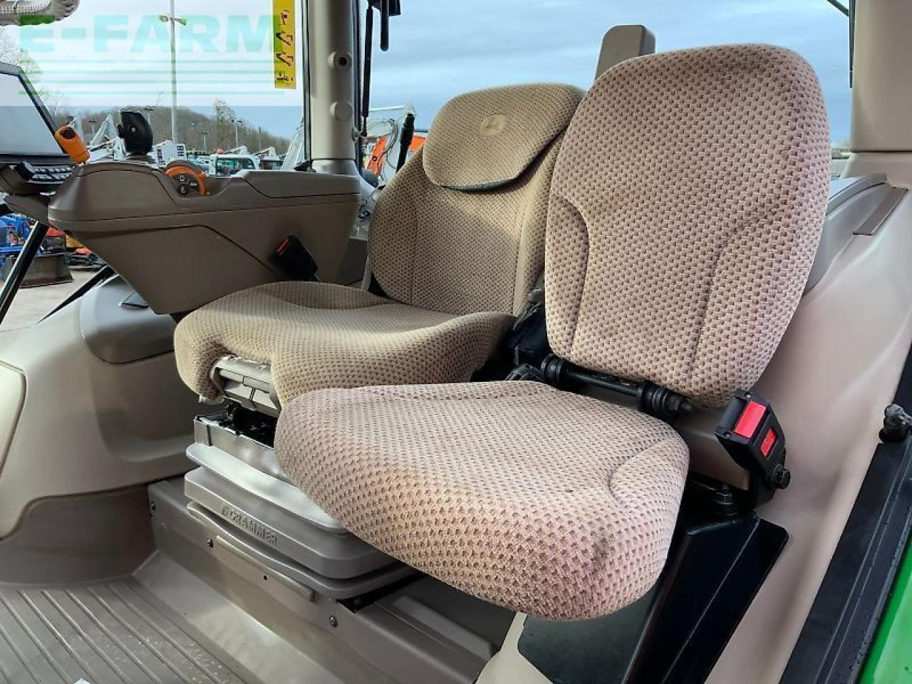 Трактор John Deere 6130r premium edition tractor (st25360): слика 17