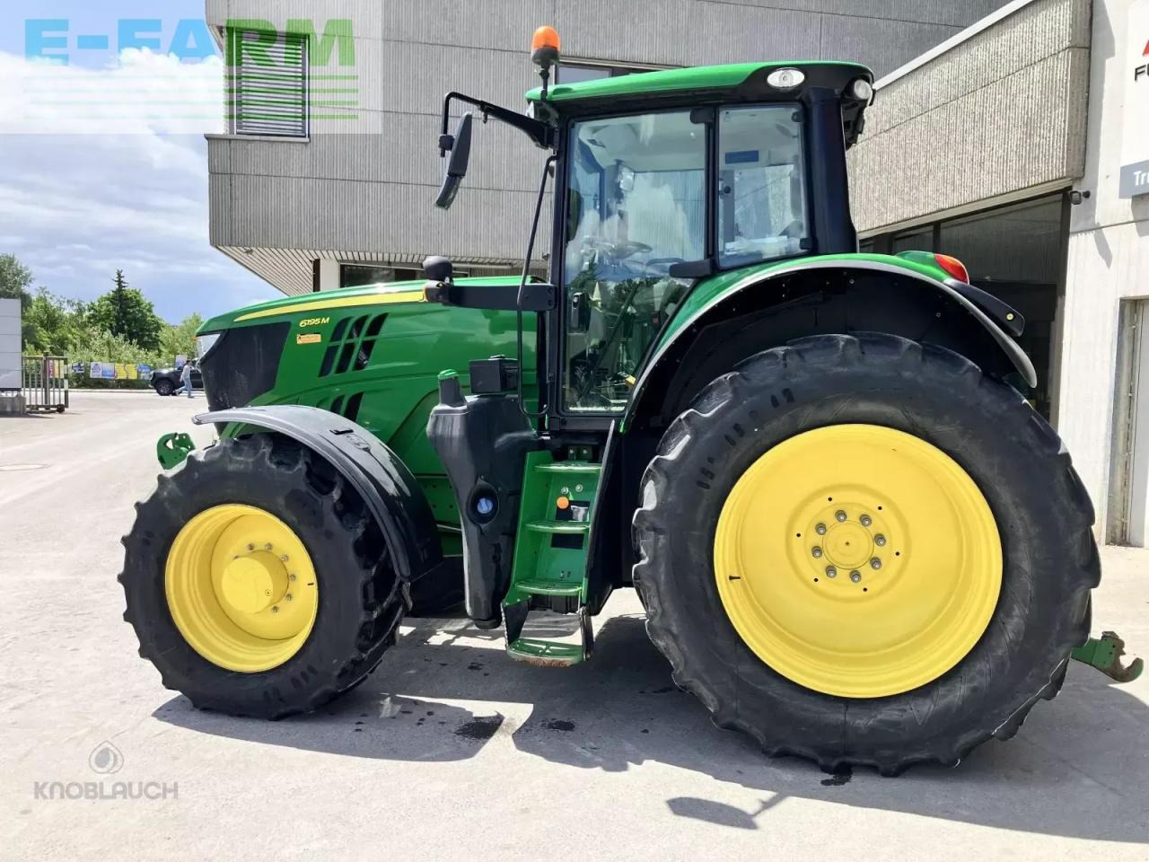 Трактор John Deere 6195m: слика 7