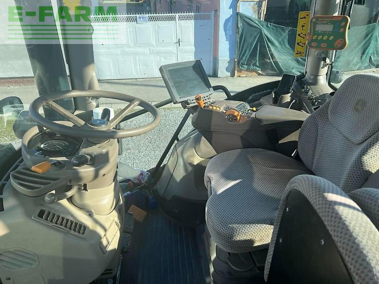 John Deere 6215 r - Трактор: слика 2 John Deere 6215 r - Трактор: слика 2