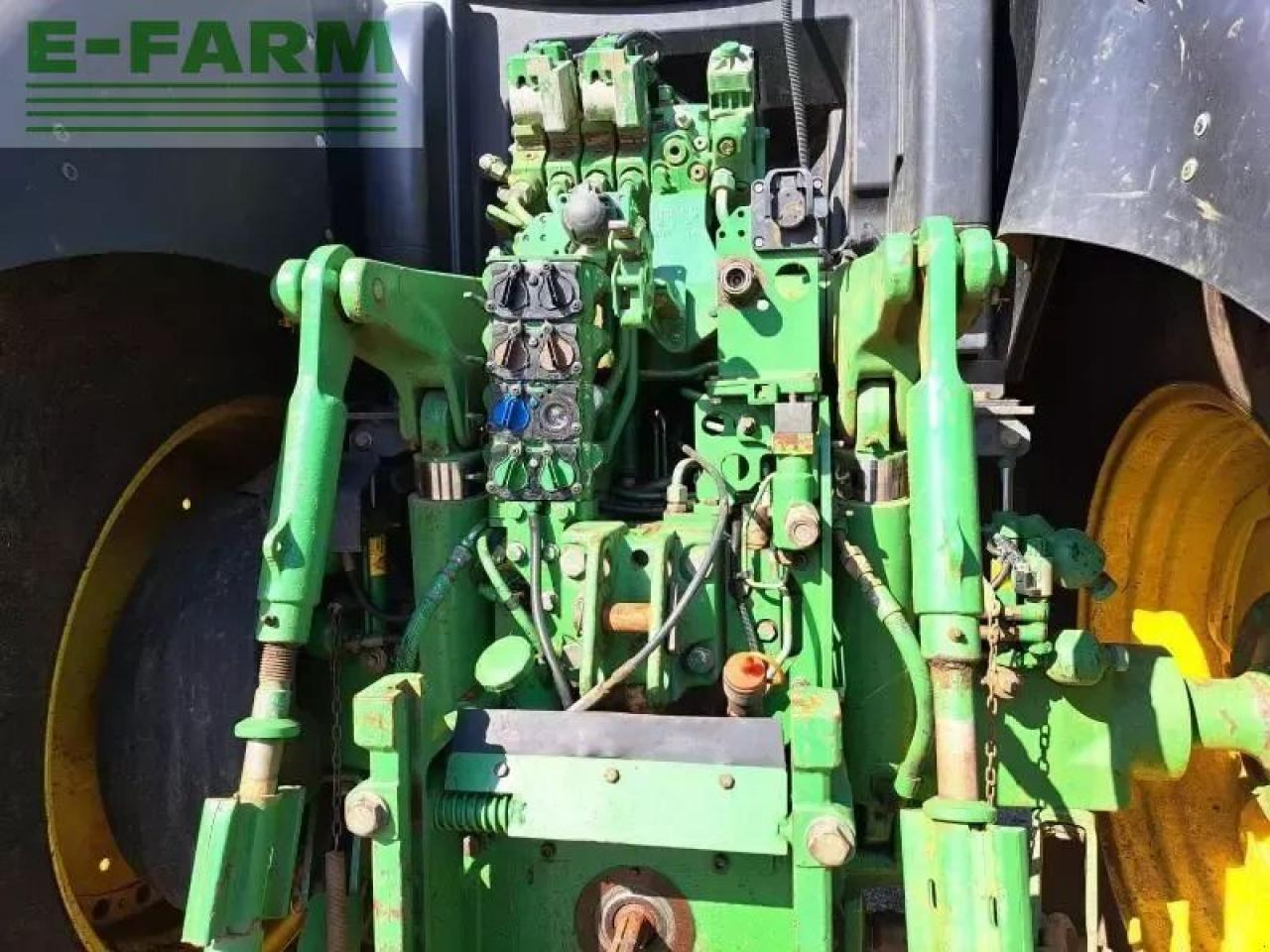 Трактор John Deere 6215r: слика 8 Трактор John Deere 6215r: слика 8