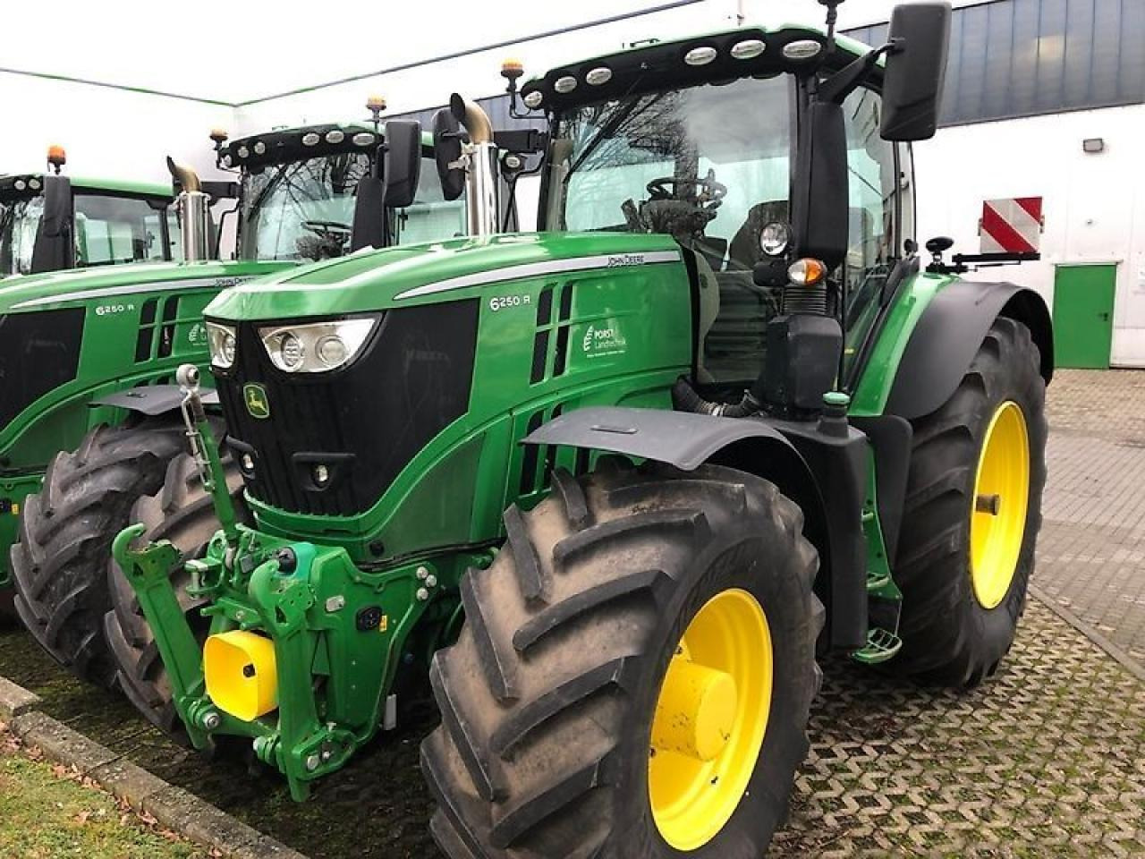 John Deere 6250r mit fkh/ fzw/ ap-40km/h - Трактор: слика 2 John Deere 6250r mit fkh/ fzw/ ap-40km/h - Трактор: слика 2