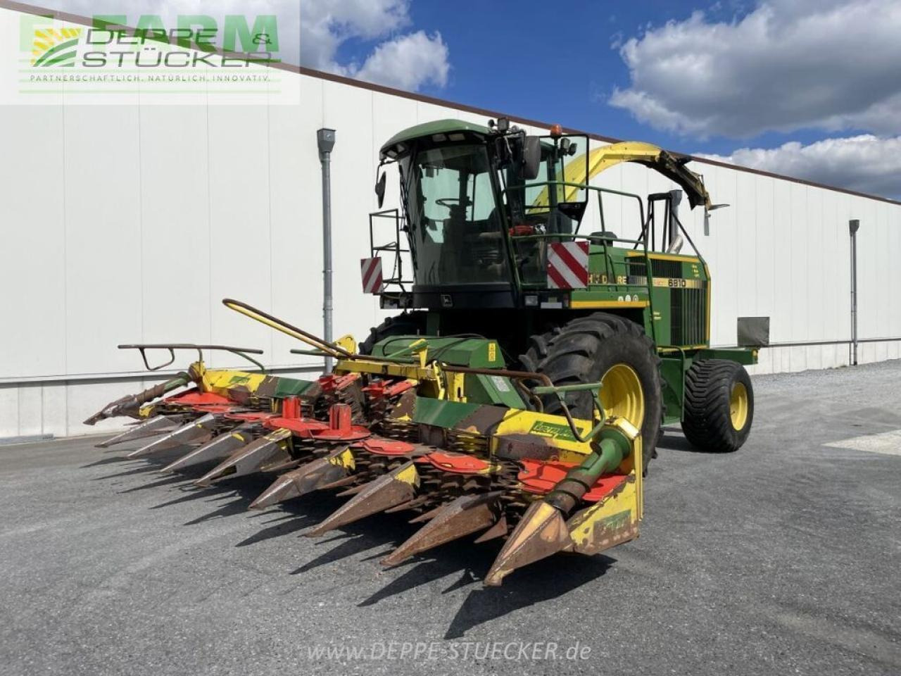 John Deere 6810 mit gebiss - Комбајн за сточна храна: слика 1 John Deere 6810 mit gebiss - Комбајн за сточна храна: слика 1