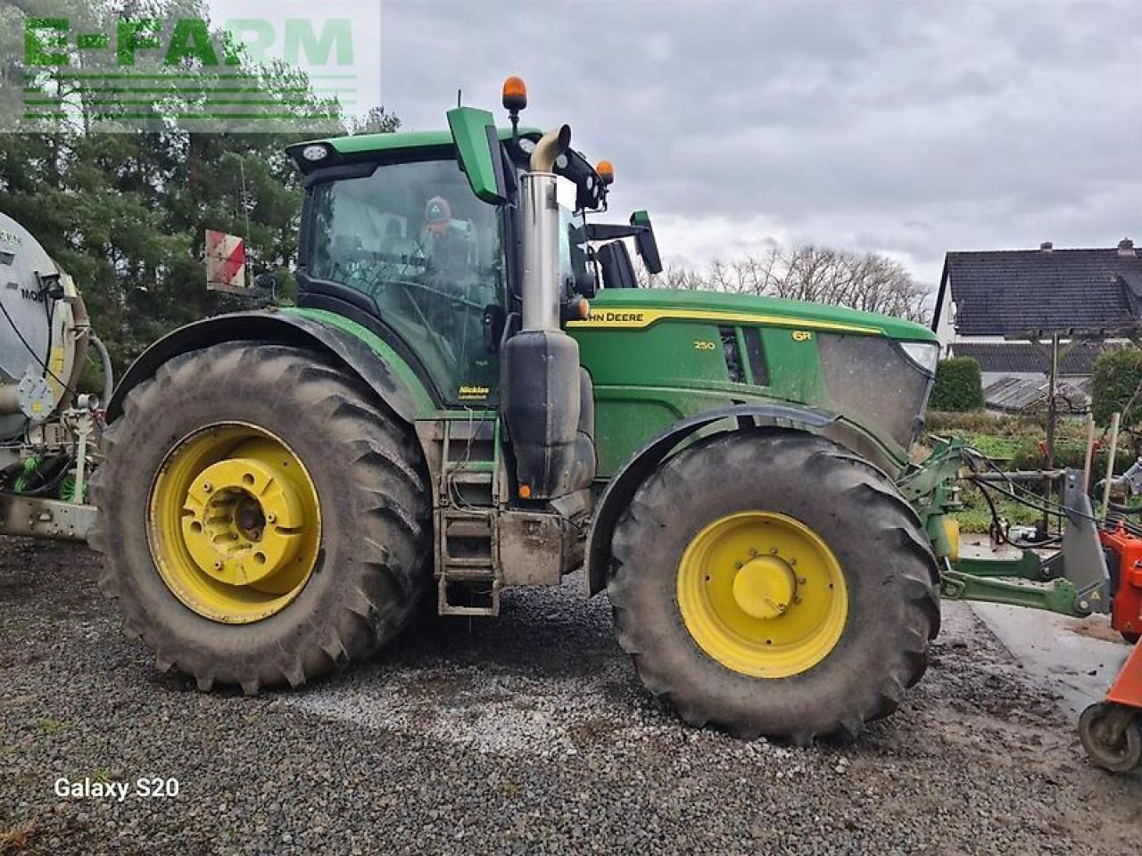 John Deere 6r 250 - command pro - Трактор: слика 2 John Deere 6r 250 - command pro - Трактор: слика 2
