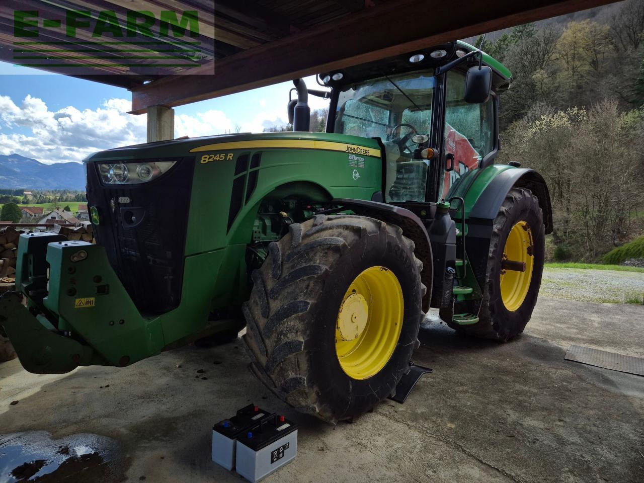 John Deere 8245 R - Трактор: слика 1 John Deere 8245 R - Трактор: слика 1