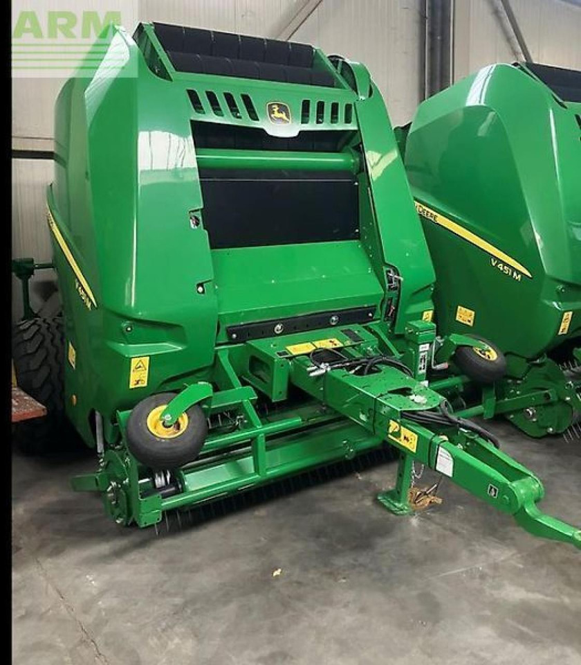 John Deere v451m - Балирка за квадратни бали: слика 1 John Deere v451m - Балирка за квадратни бали: слика 1