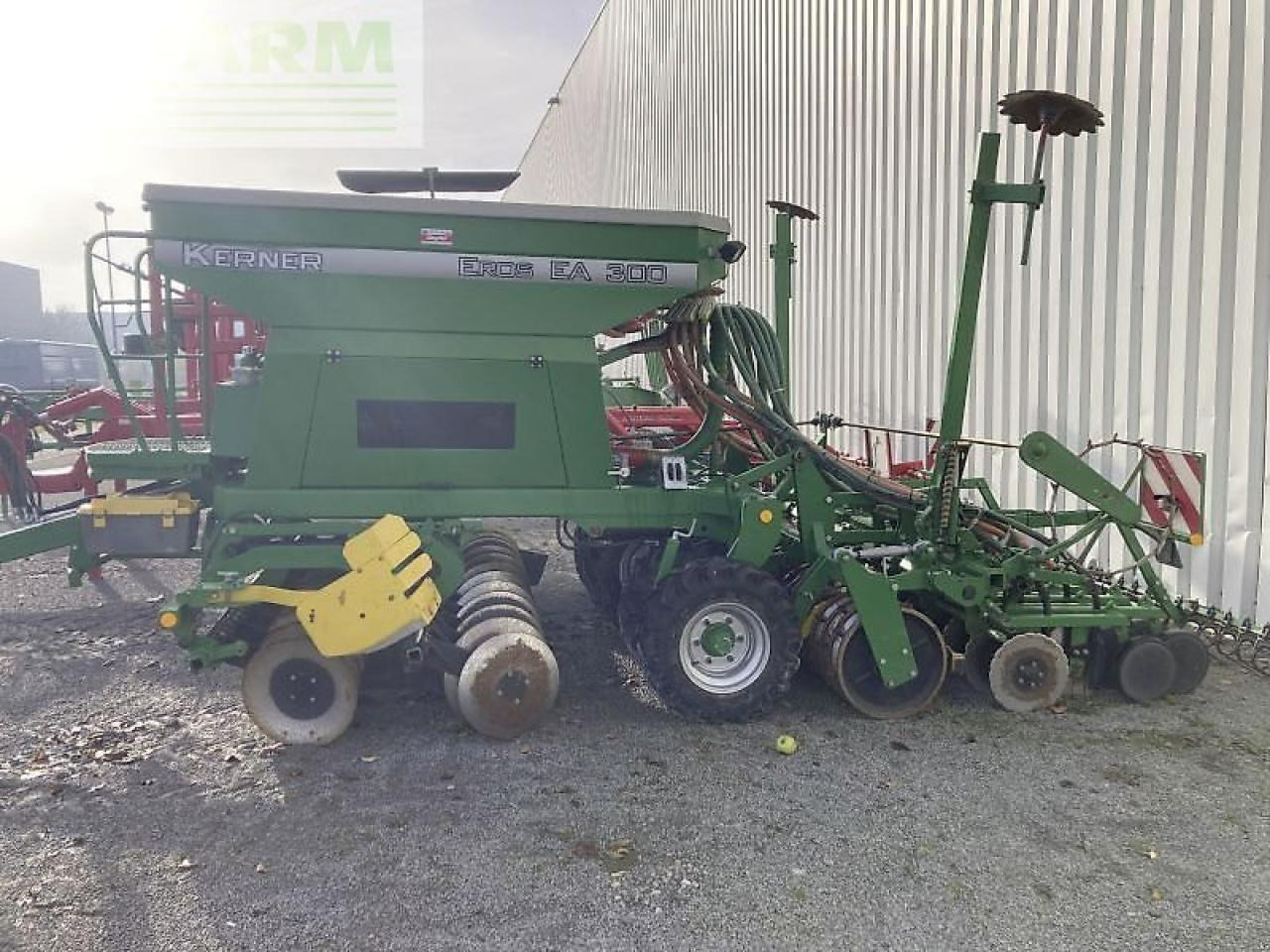 Kerner eros ea 300 - Семенска дупчалка: слика 1 Kerner eros ea 300 - Семенска дупчалка: слика 1