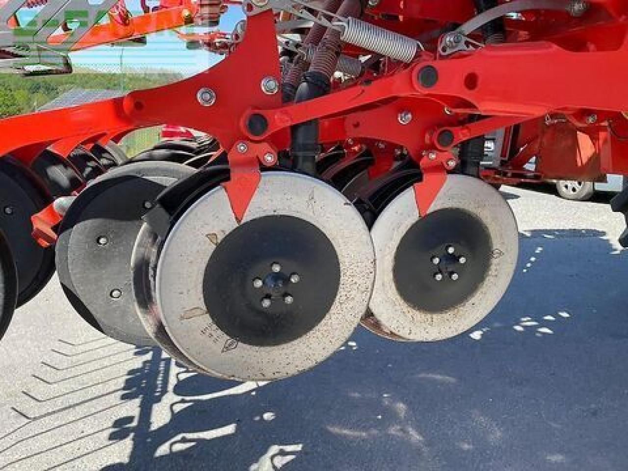 Kuhn drillkombi btf 5000 r mit fronttank und kreisele - Семенска дупчалка: слика 5 Kuhn drillkombi btf 5000 r mit fronttank und kreisele - Семенска дупчалка: слика 5